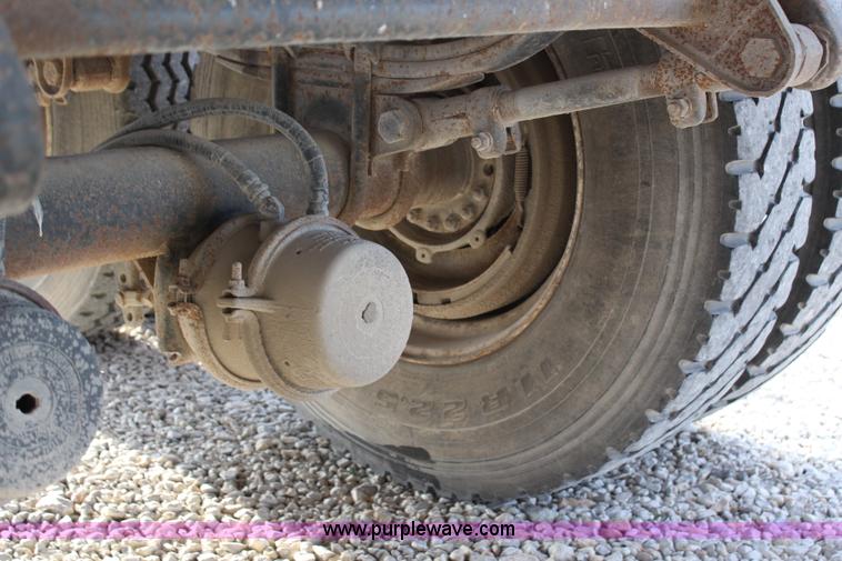 image for item H7867 1979 American 45' dry van trailer