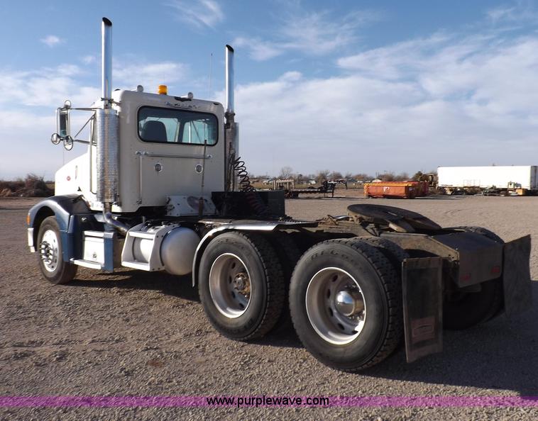 image for item I8251 2000 Peterbilt 378 semi truck