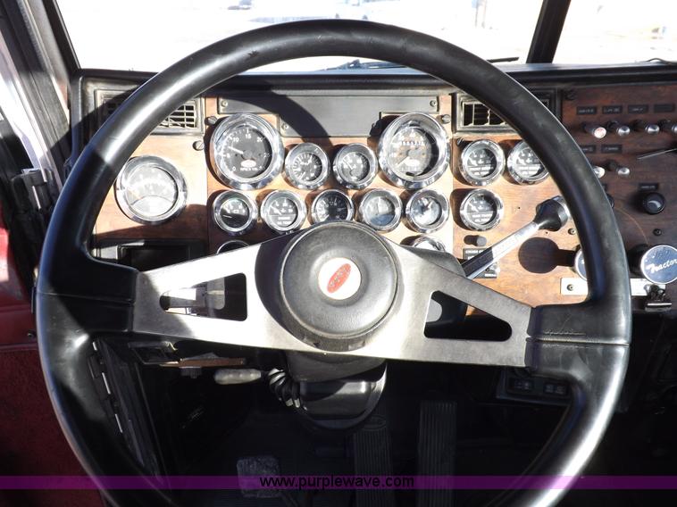 image for item I8251 2000 Peterbilt 378 semi truck