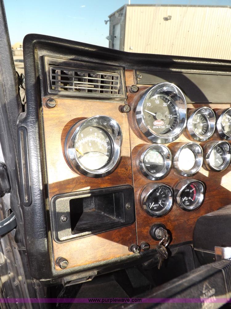 image for item I8251 2000 Peterbilt 378 semi truck