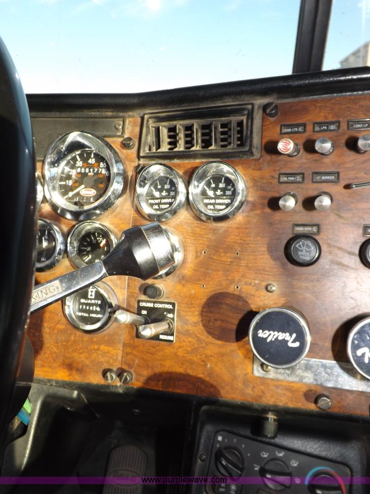 image for item I8251 2000 Peterbilt 378 semi truck