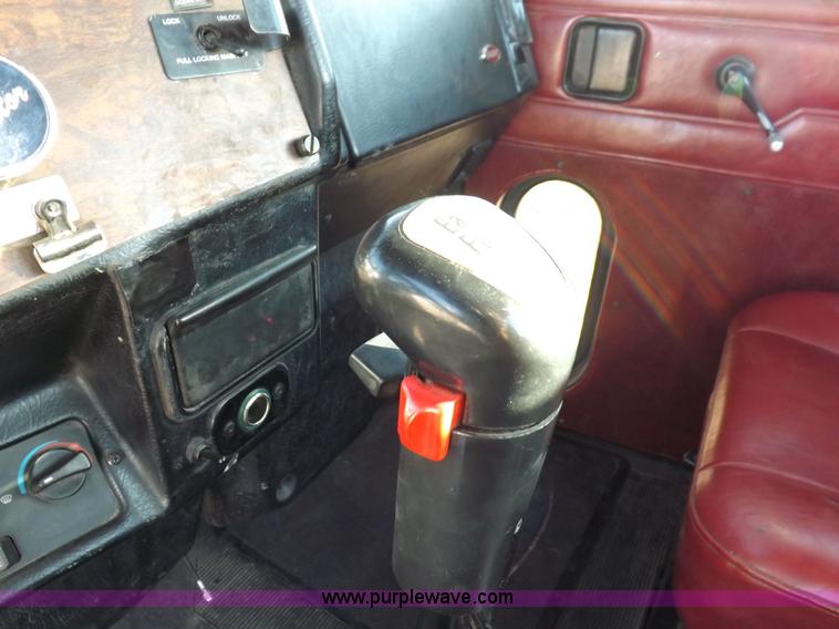 image for item I8251 2000 Peterbilt 378 semi truck