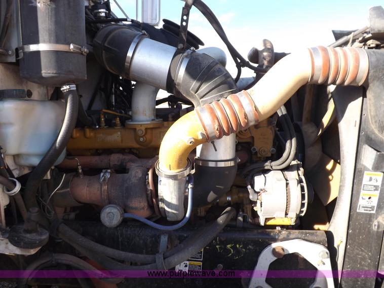 image for item I8251 2000 Peterbilt 378 semi truck