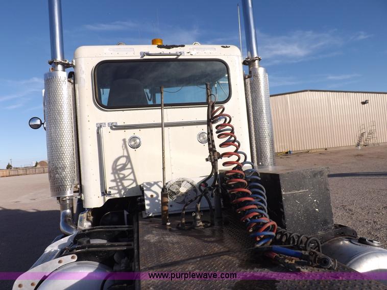 image for item I8251 2000 Peterbilt 378 semi truck