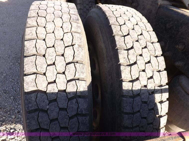 image for item I8251 2000 Peterbilt 378 semi truck