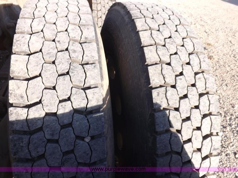 image for item I8251 2000 Peterbilt 378 semi truck