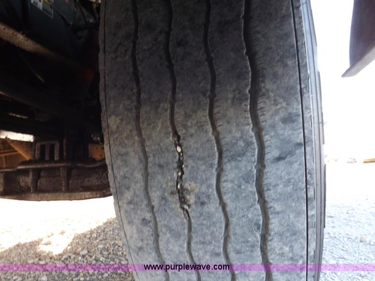 image for item I8251 2000 Peterbilt 378 semi truck