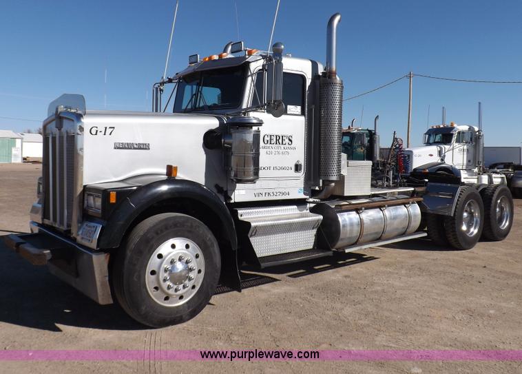 image for item I8252 1985 Kenworth W900 semi truck