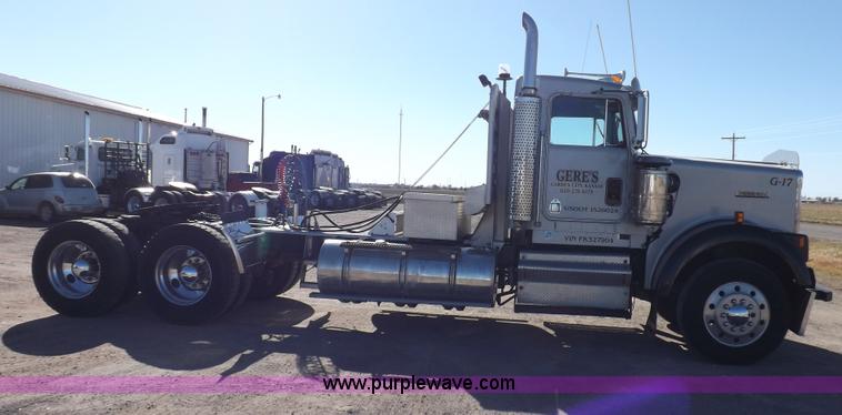 image for item I8252 1985 Kenworth W900 semi truck