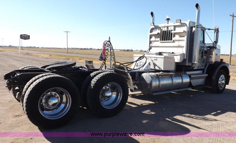 image for item I8252 1985 Kenworth W900 semi truck