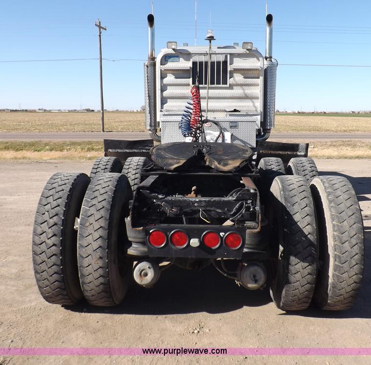 image for item I8252 1985 Kenworth W900 semi truck