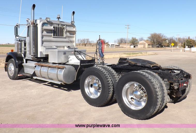 image for item I8252 1985 Kenworth W900 semi truck