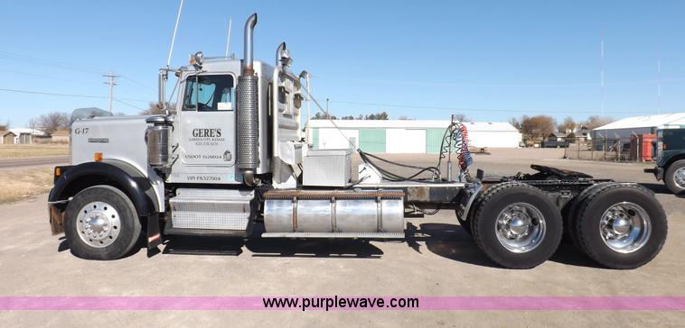 image for item I8252 1985 Kenworth W900 semi truck