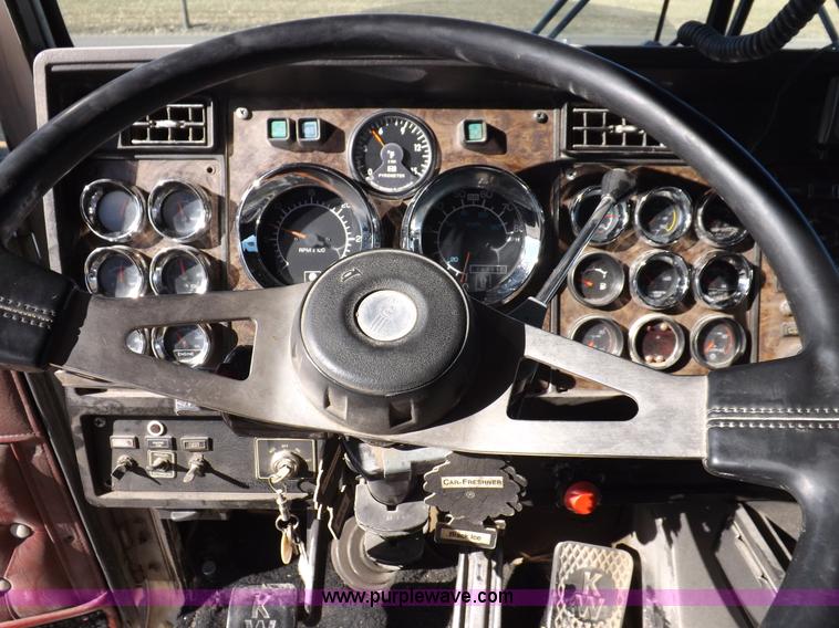 image for item I8252 1985 Kenworth W900 semi truck