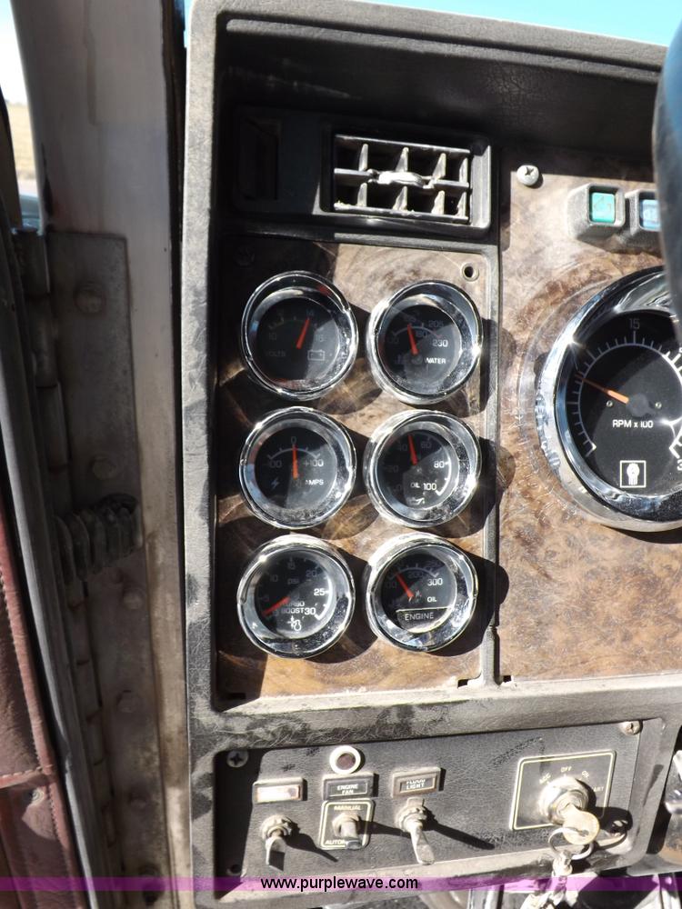 image for item I8252 1985 Kenworth W900 semi truck