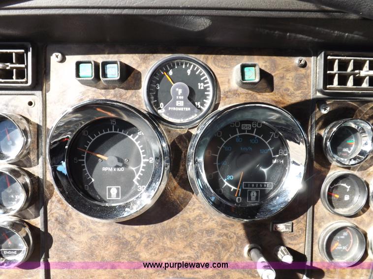 image for item I8252 1985 Kenworth W900 semi truck