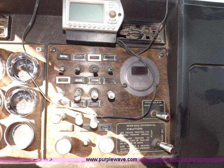 image for item I8252 1985 Kenworth W900 semi truck