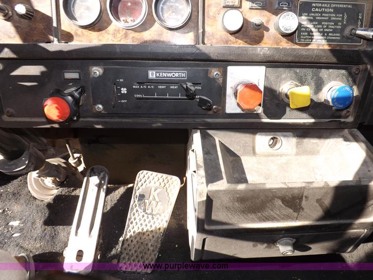 image for item I8252 1985 Kenworth W900 semi truck