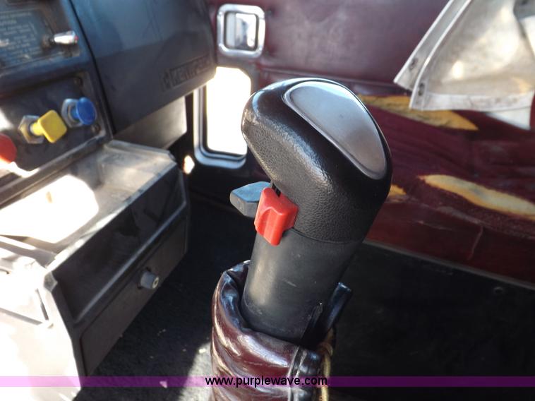 image for item I8252 1985 Kenworth W900 semi truck