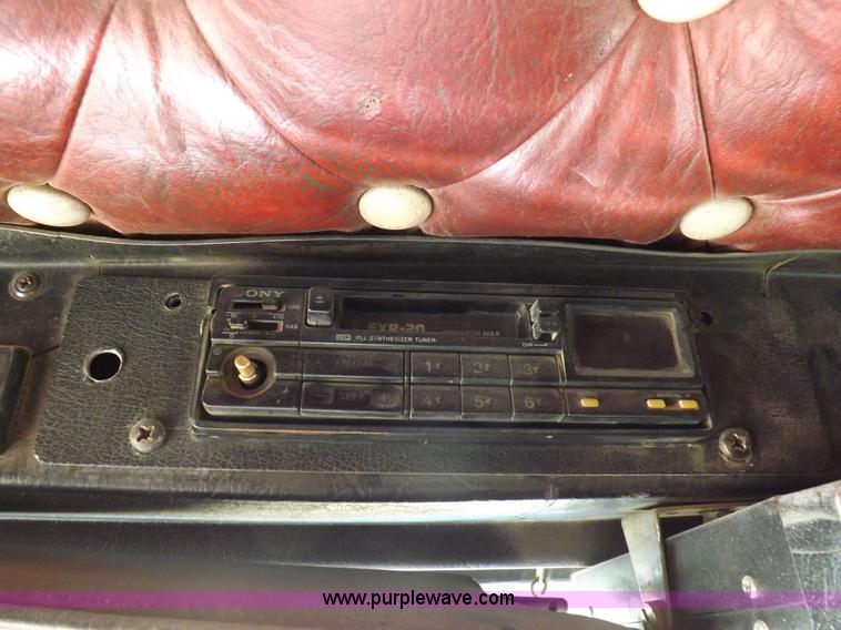 image for item I8252 1985 Kenworth W900 semi truck