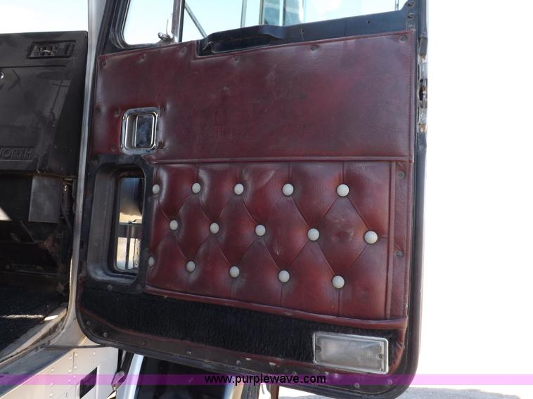 image for item I8252 1985 Kenworth W900 semi truck