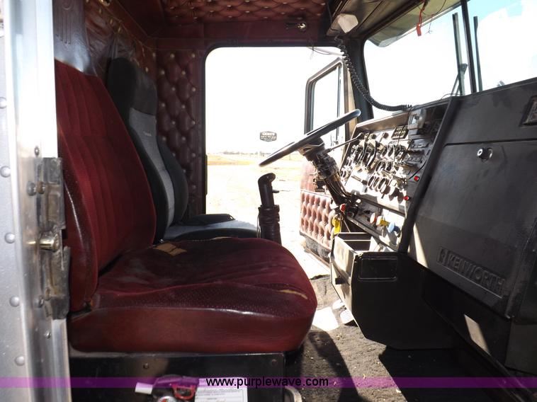 image for item I8252 1985 Kenworth W900 semi truck