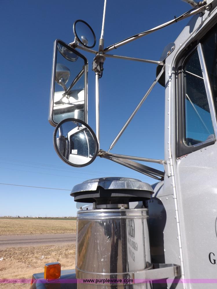 image for item I8252 1985 Kenworth W900 semi truck