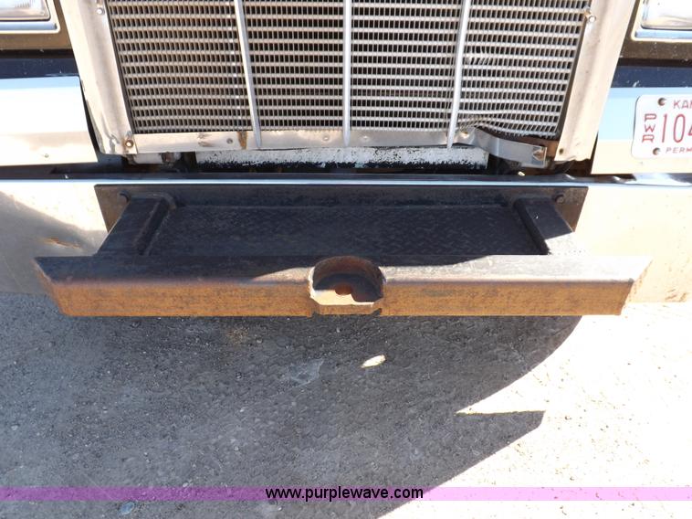 image for item I8252 1985 Kenworth W900 semi truck