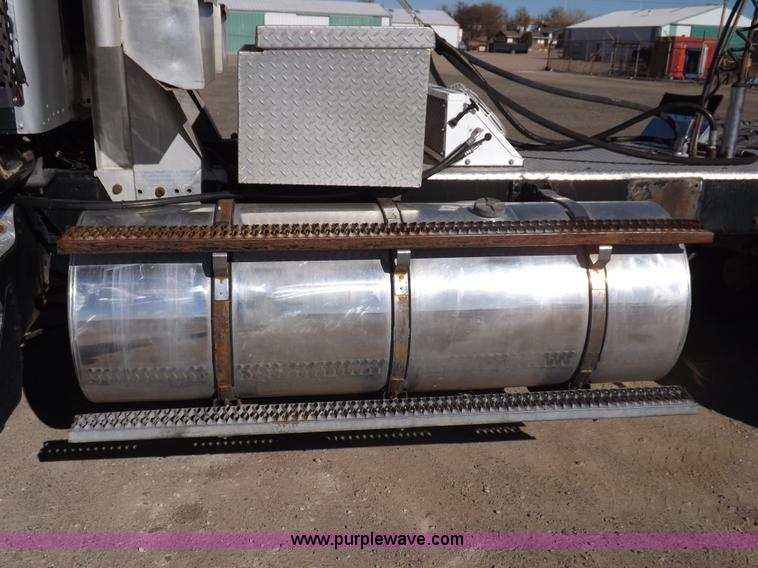 image for item I8252 1985 Kenworth W900 semi truck