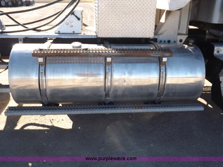 image for item I8252 1985 Kenworth W900 semi truck