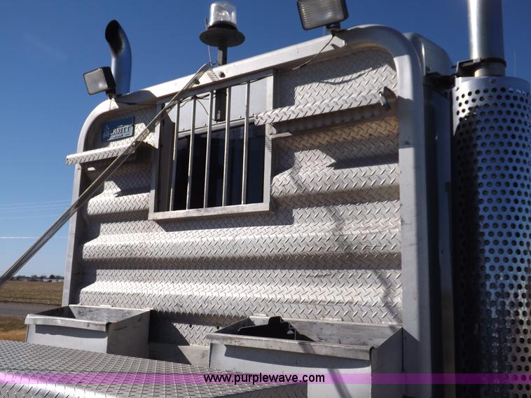 image for item I8252 1985 Kenworth W900 semi truck