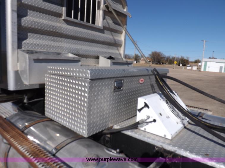 image for item I8252 1985 Kenworth W900 semi truck