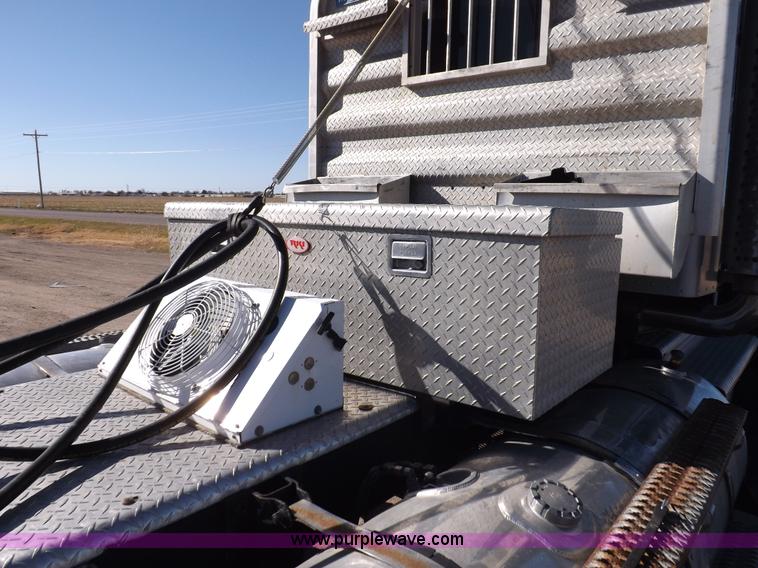 image for item I8252 1985 Kenworth W900 semi truck