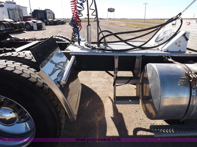 image for item I8252 1985 Kenworth W900 semi truck