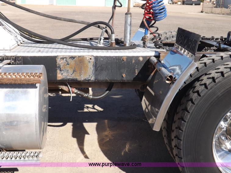 image for item I8252 1985 Kenworth W900 semi truck