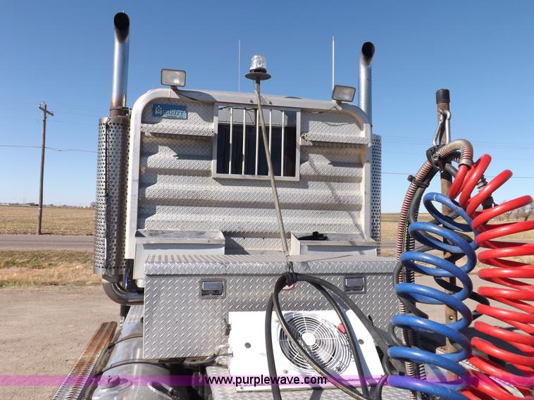 image for item I8252 1985 Kenworth W900 semi truck