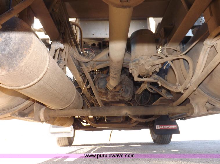 image for item I8252 1985 Kenworth W900 semi truck