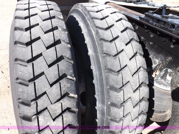 image for item I8252 1985 Kenworth W900 semi truck