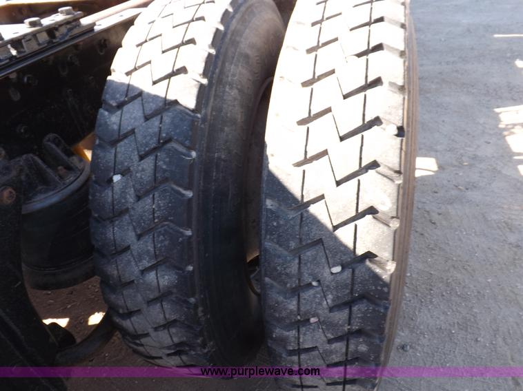 image for item I8252 1985 Kenworth W900 semi truck