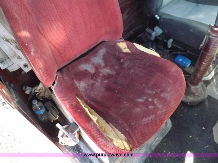 image for item I8252 1985 Kenworth W900 semi truck