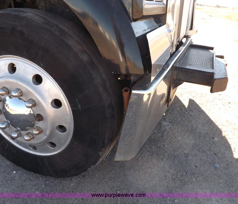 image for item I8252 1985 Kenworth W900 semi truck