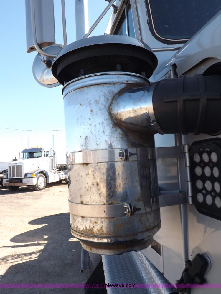 image for item I8252 1985 Kenworth W900 semi truck