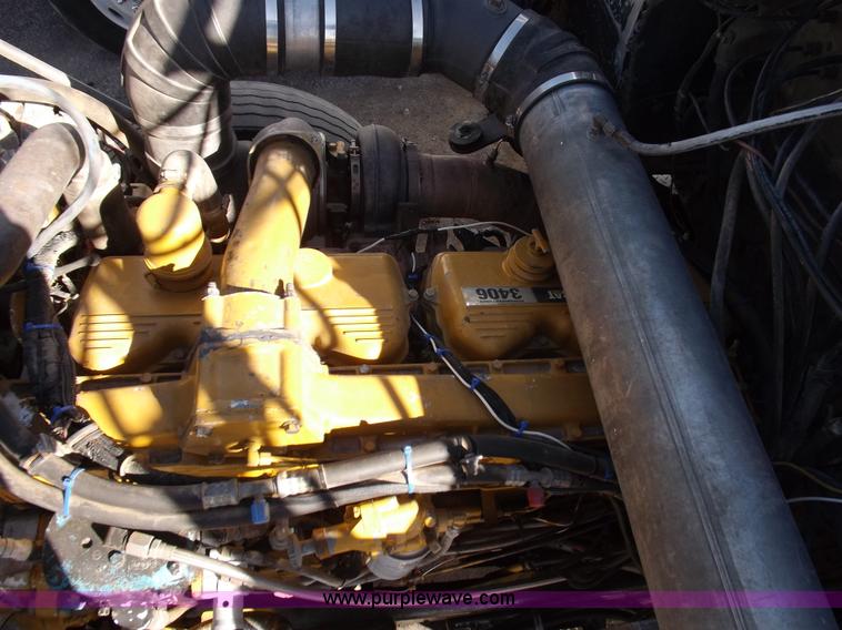 image for item I8252 1985 Kenworth W900 semi truck