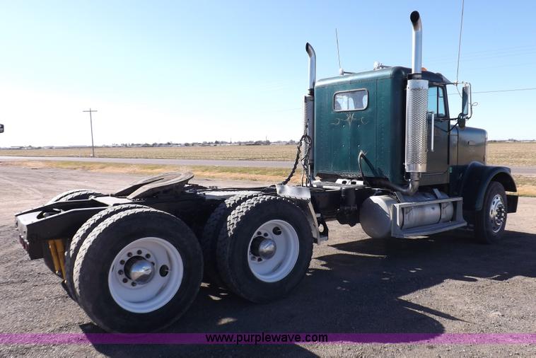image for item I8253 1986 Freightliner FLC-64T semi truck