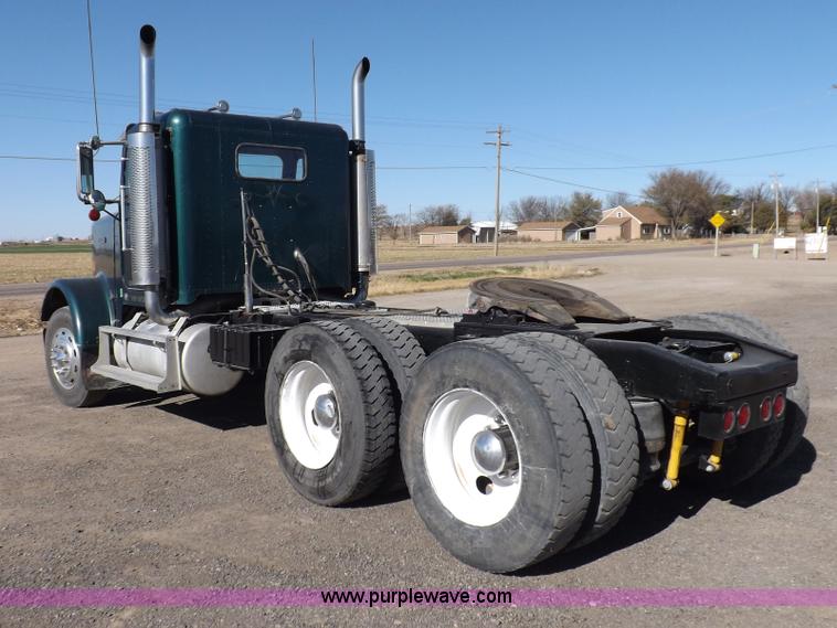 image for item I8253 1986 Freightliner FLC-64T semi truck