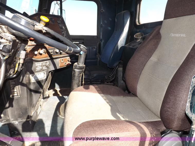 image for item I8253 1986 Freightliner FLC-64T semi truck