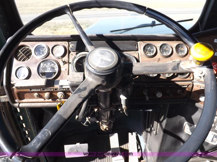 image for item I8253 1986 Freightliner FLC-64T semi truck