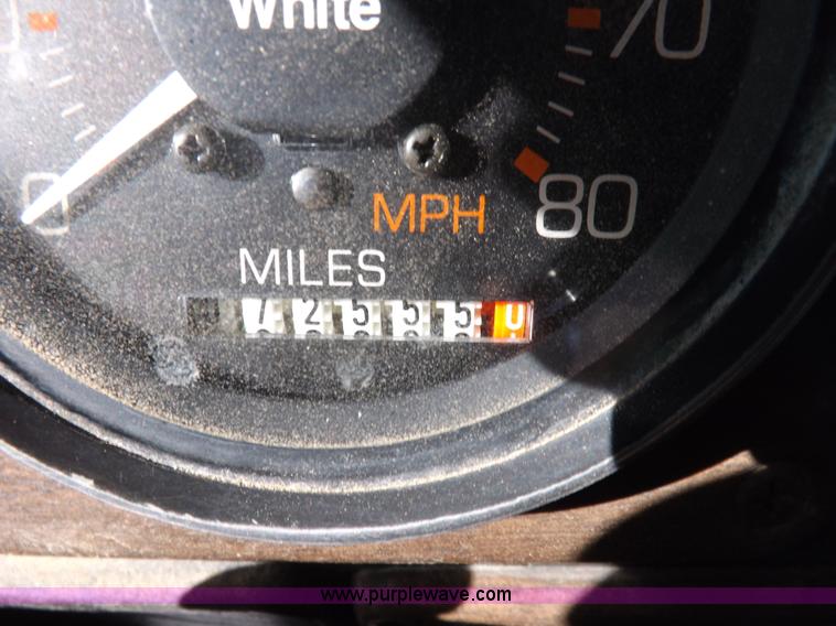 image for item I8253 1986 Freightliner FLC-64T semi truck