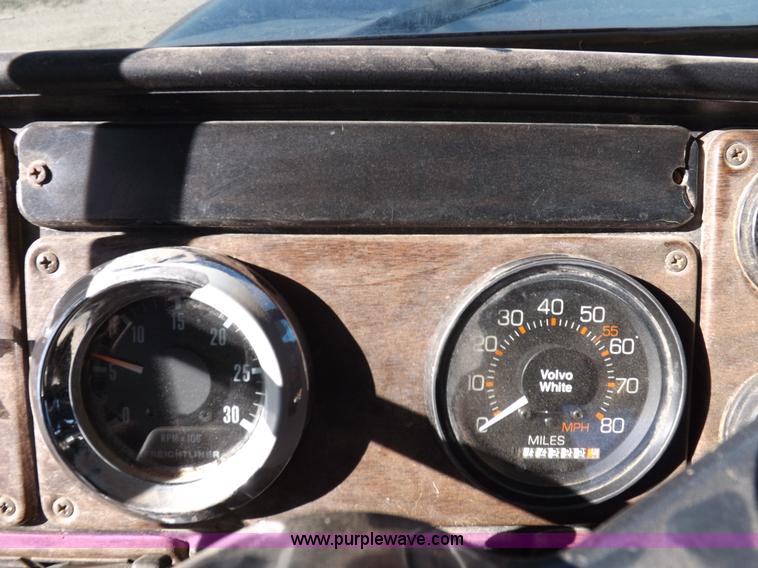 image for item I8253 1986 Freightliner FLC-64T semi truck