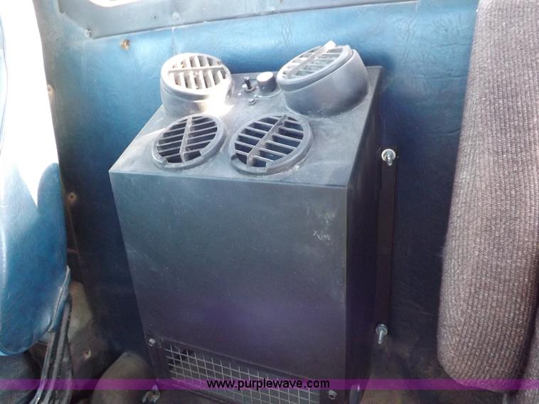 image for item I8253 1986 Freightliner FLC-64T semi truck